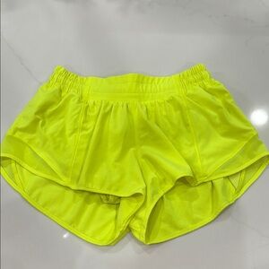 Lululemon Athletica Yellow Athletic Shorts Hotty Hot Low-Rise Lined Short 2.5”